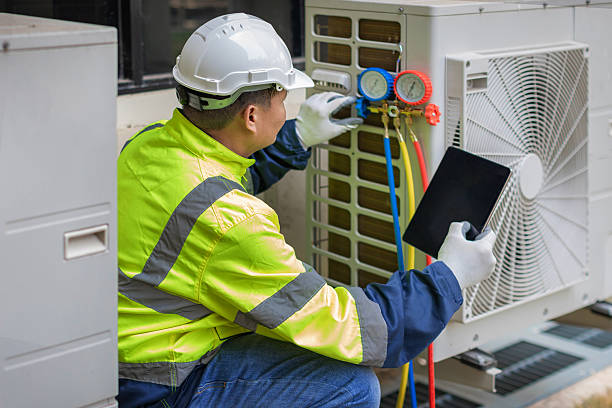 Professional Hvac technician working in Mc Alpin, FL